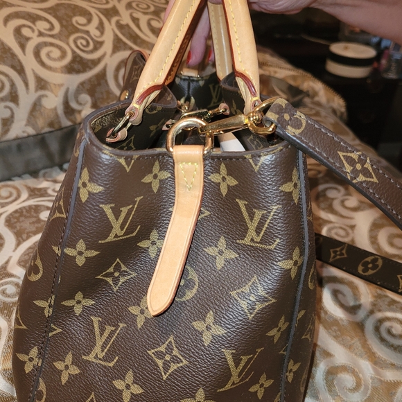 Louis Vuitton Montaigne M - Picture 6 of 13